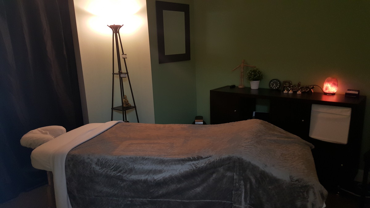 Massage at Advanced Health Physio and Hand clinic